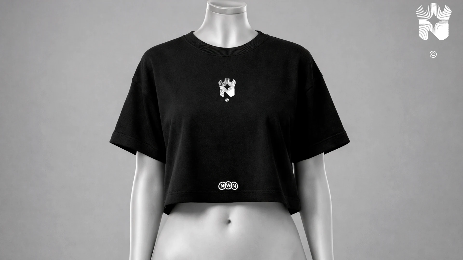 Vista frontal del top negro 2ACT para mujer